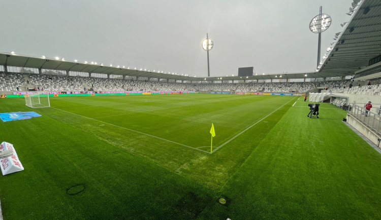 ANKETA: Jak hodnotíte práci firem, které staví fotbalový stadion v Hradci Králové?