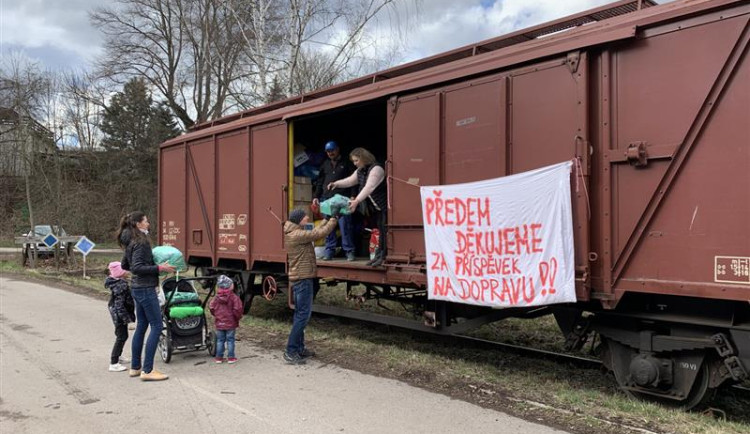Příležitost pro podzimní čistku. Na nádraží v Jihlavě bude opět stát vagon, kam lze nosit nepotřebné věci