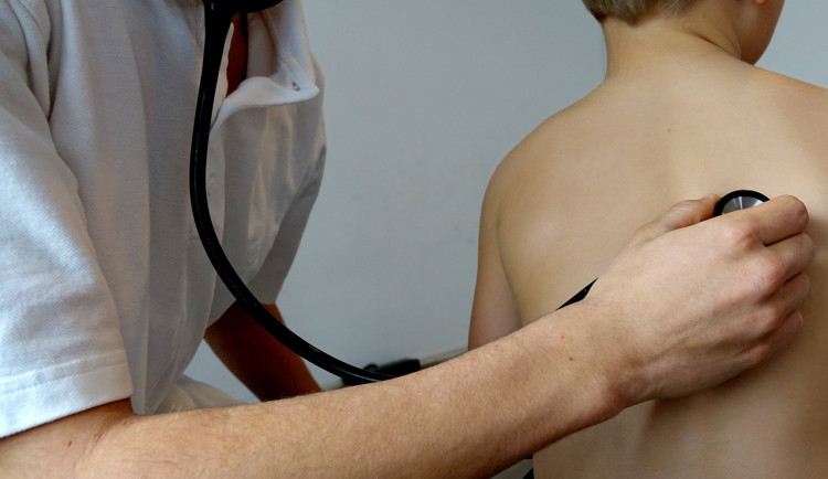 Nemocných dětí na Vysočině ubylo, bacily řádí hlavně u dospělých. Myslete proto na prevenci, nabádají hygienici