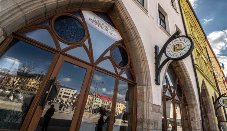 Blýská se na lepší časy? O objekt Radniční restaurace se hlásí zájemci, město tam plánuje stavební úpravy