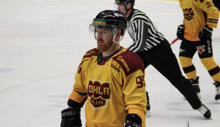 Nelehký zápas s osmi góly. Dukla nad lídrem z Poruby vedla, nakonec ale nemá ani bod