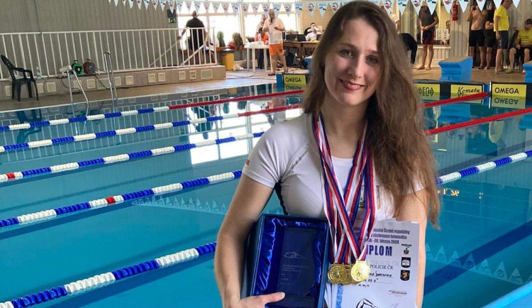 Je maminkou, policistkou a úspěšnou plavkyní. Dominika z MČR na Vysočinu přivezla pět medailí