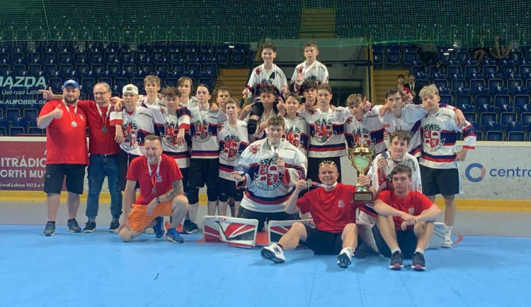 Cenný kov po deseti letech: Starší žáci SK Jihlava slaví stříbro, nestačili jen na Pardubice