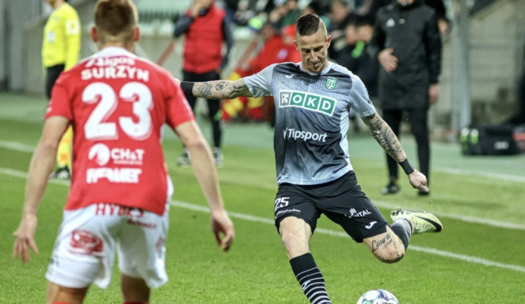 Karvinští fotbalisté zvítězili v Pardubicích 1:0, rozhodl Memič