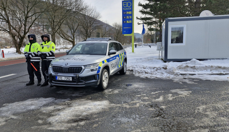 Policisté mají v Ostravici nové zázemí z unimobuněk