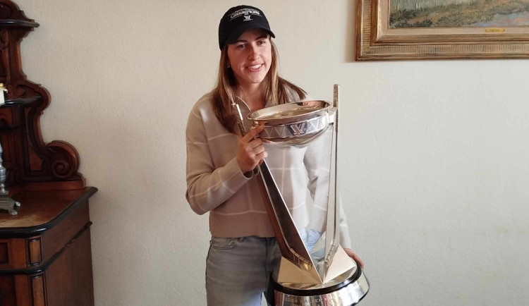 Hokejistka Denisa Křížová v zámoří vyhrála "ženský Stanley Cup", o víkendu ho představila na rodné Vysočině