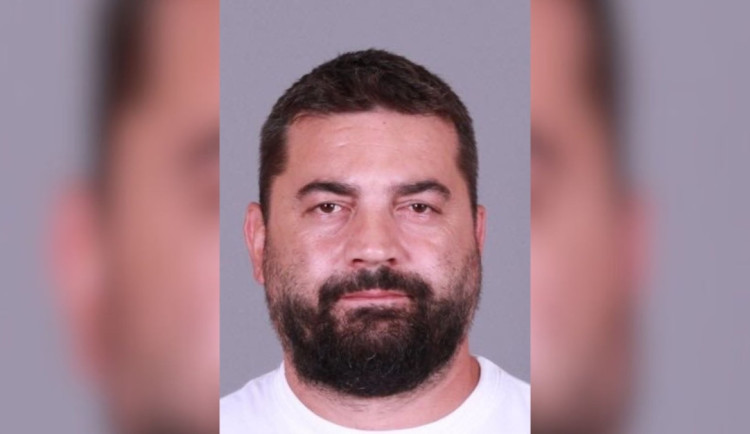 Policie stále hledá Srba, který měl brutálně útočit nožem v centru Prahy