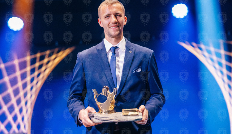 Tomáš Souček z Havlíčkova Brodu je Fotbalista roku. Čtvrtým vítězstvím vyrovnal Pavla Nedvěda