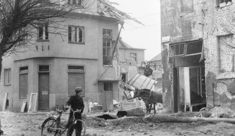 Před 80 lety se cílem spojeneckých náletů stala jihočeská nádraží