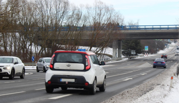 ANKETA: Po Pelhřimovské od teď už maximálně padesátkou. Úsekem denně projede více než 20 tisíc aut