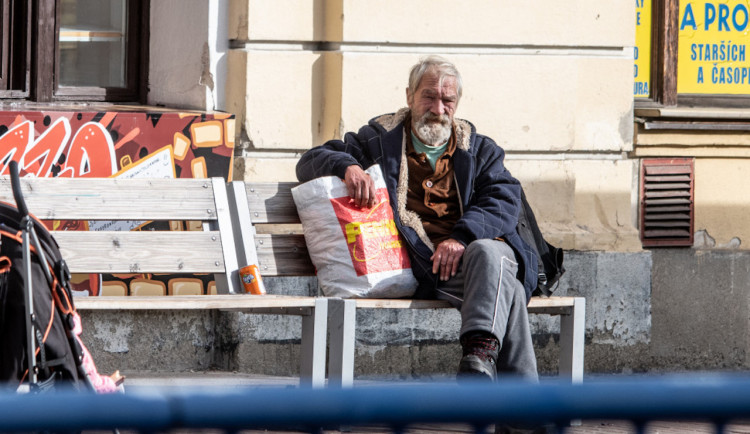 Koncepční řešení, nebo nová vyloučená lokalita? Azylový dům pro lidi bez domova se přesune na okraj města