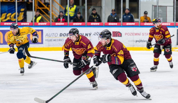 V Jihlavě mohou fanoušci Dukly vidět baráž o extraligu v domě kultury. Jinde se zatím přenosy neplánují