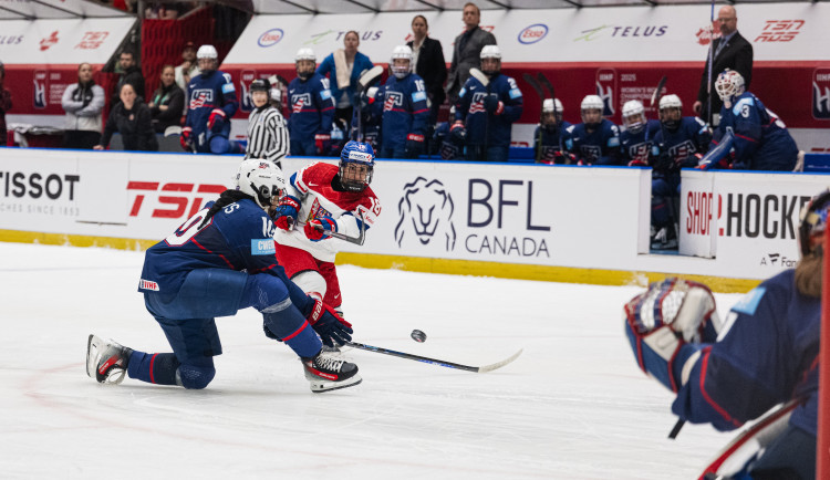 Hokejistky podlehly v semifinále domácího MS favorizovaným Američankám 1:2