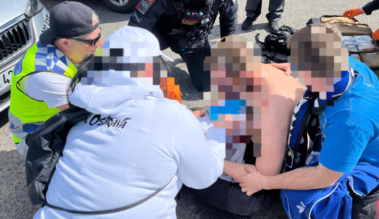 Explozi pyrotechniky před zápasem Baníku policisté vyšetřují jako obecné ohrožení. Pachateli hrozí pět let