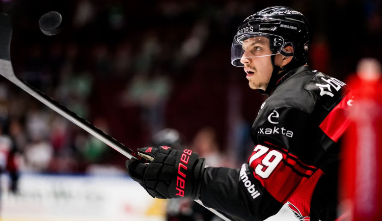 Hokejový obránce Jakub Galvas se vrací domů, bude hrát jako jeho otec za Třinec