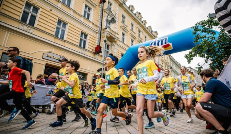 Sobota bude v Karlových Varech patřit běhu. Řidiči musí počítat s uzavírkami