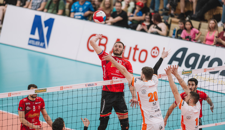 Jihostroj prodloužil smlouvu se všemi blokaři. Zůstává i mistr Evropy