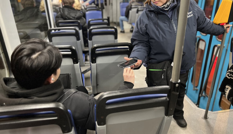 Týdenní bezpečnostní akce v ostravské MHD. Přes 1 700 vyloučených cestujících