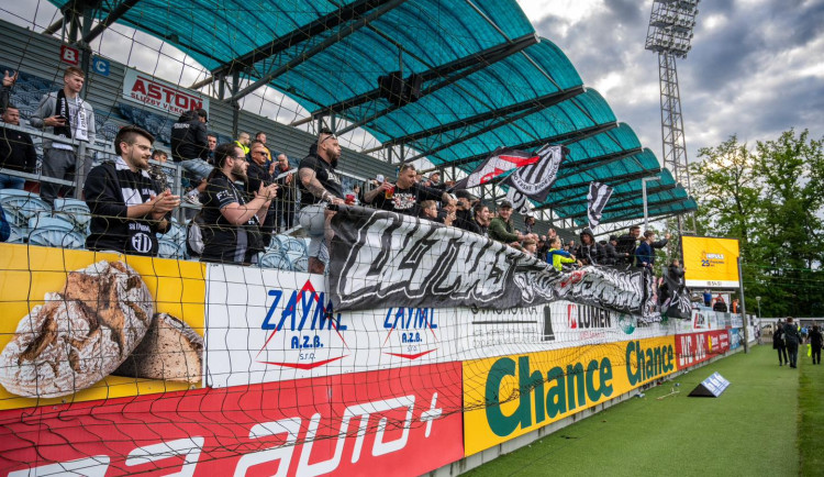 KOMENTÁŘ: Když padáte na dno. Dynamo zažilo sezónu, jakou český fotbal nepamatuje