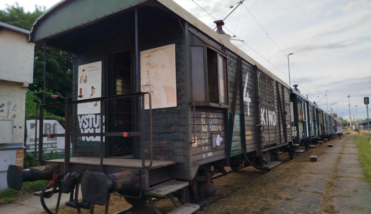 FOTO: Do soboty je v Jihlavě Vlak Lemkin, unikátní výstavou připomíná hrůzy genocidy