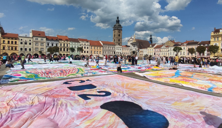 Obraz pro moje město na pár minut zakryl náměstí. Ukázal, kdo jsou Budějčáci