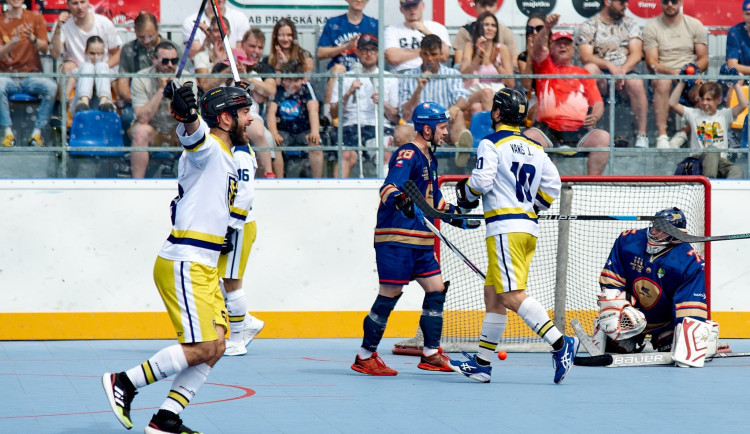 Hokejbalisté Hostivaře slaví premiérový titul