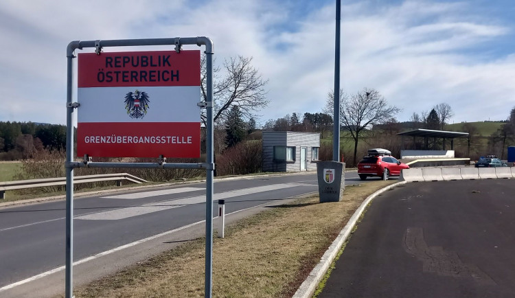 Herna, ordinace i muzeum. Bývalé celní budovy na hranicích slouží novým účelům