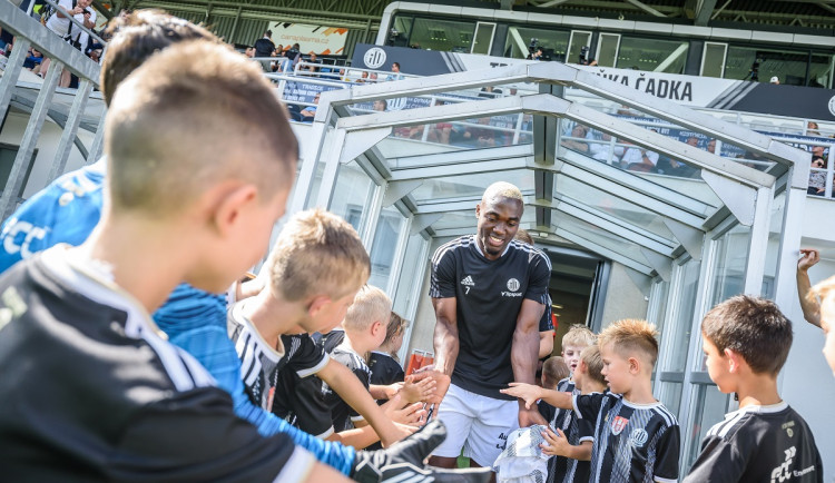 Quadri Adediran definitivně opouští Dynamo a míří do brněnského Artisu