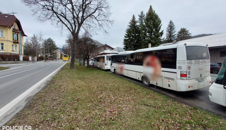 Mladíci z Opavska vykrádali autobusy, hrozí jim až dva roky vězení