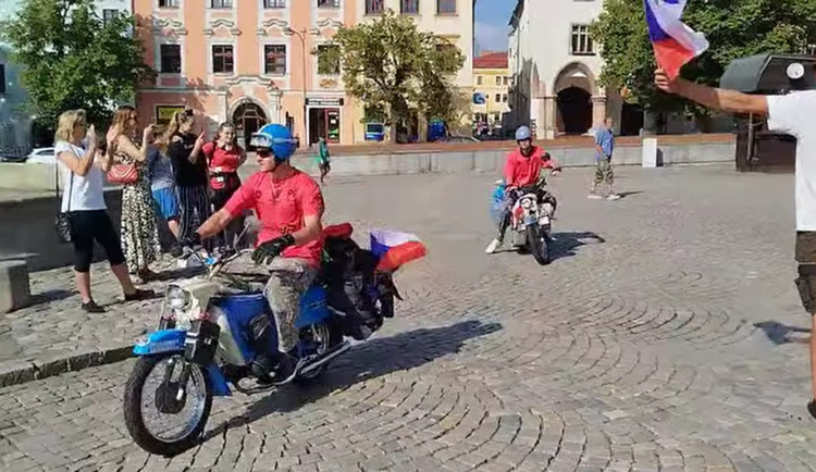 Pionýry z Jihlavska zase jedou do světa. Cílem je vyfotit se před Koloseem, říkají mladí dobrodruzi