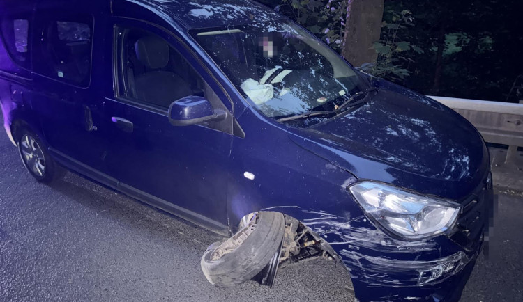 Řidička pod vlivem alkoholu havarovala u Kyselky, ve voze vezla dítě