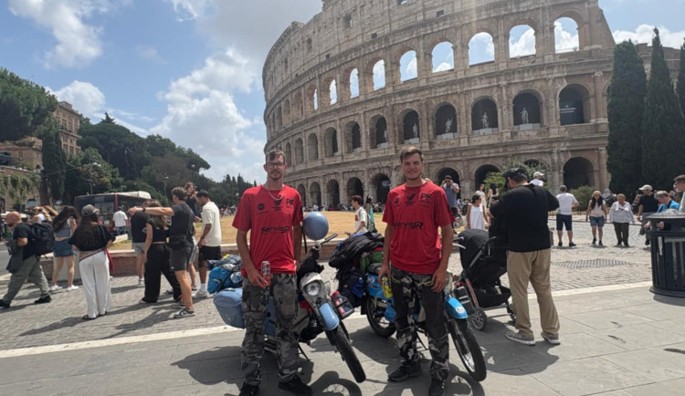 Technické závady, špatné počasí. I tak mladíci z Jihlavska na pionýrech do Říma dorazili