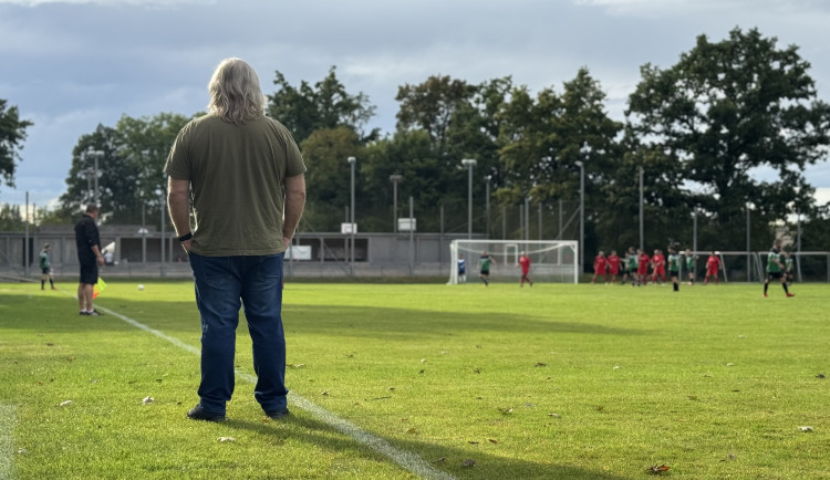 Okresní soutěže na Budějovicku. Dříteň válcovala, Hodějovice v čele
