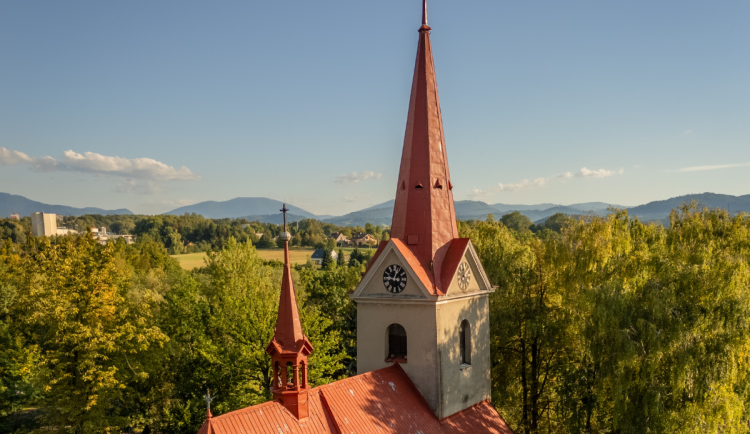 Kostelní věž v Lískovci potřebuje opravit, Frýdek-Místek darovanou částku zdvojnásobí
