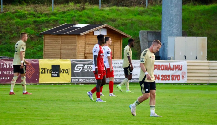 Penalta a červená karta rozhodly o prohře na Hané