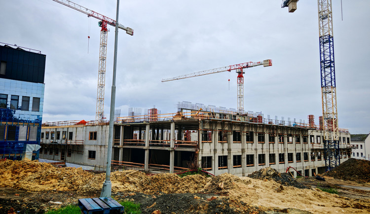 Fakultní nemocnice Olomouc loni měla rekordní tržby, masivně investuje