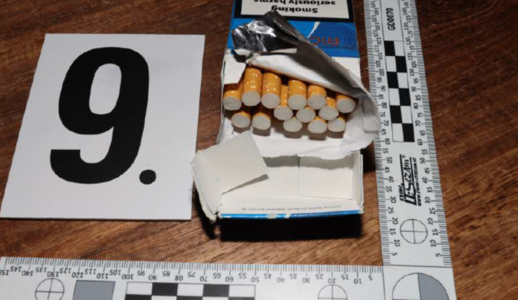 Muži na Karvinsku kšeftovali s padělky cigaret za miliony. Hrozí jim až osm let vězení
