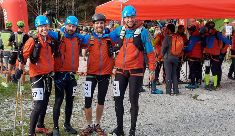 VIDEO: Top výkon záchranářů z Jeseníků. Hlídka horské služby vyhrála závod v Itálii