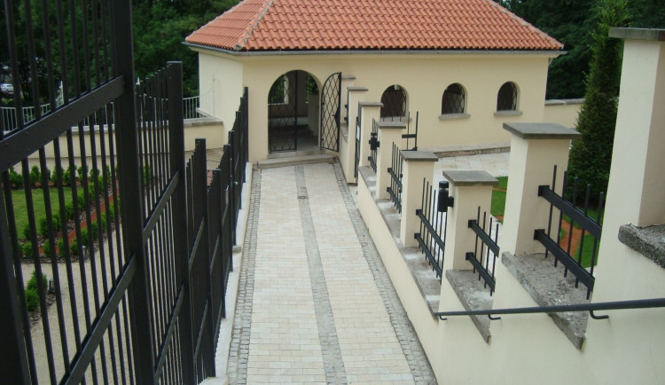 VIDEO: Zpustlý výpad opět září. Pan Kovář je superhrdina, zní z olomoucké univerzity