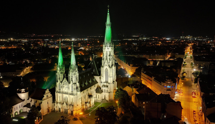 ANKETA: Chrám v Olomouci má nové nasvícení: zářivá krása nebo znečištění noční oblohy?