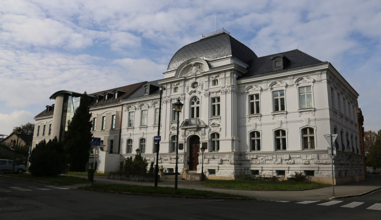 Ostravský archiv se pyšní novou střechou. Břidlice vrací budově původní kouzlo