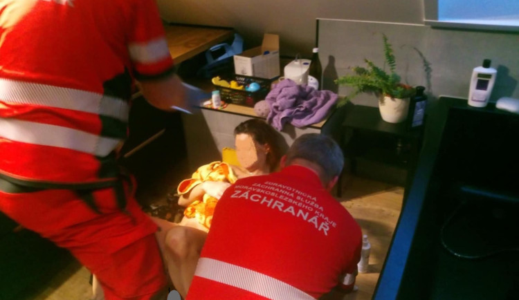 Záchranáři ve Starém Jičíně pomohli při domácím porodu. Na svět přišla zdravá holčička
