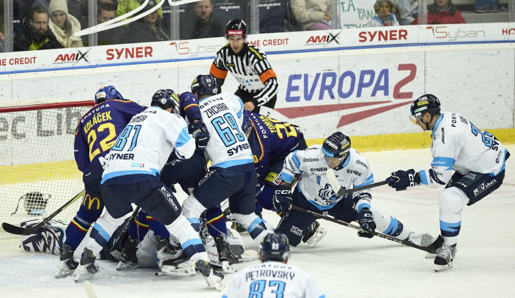 Bílí Tygři porážejí České Budějovice a posouvají se do elitní čtyřky