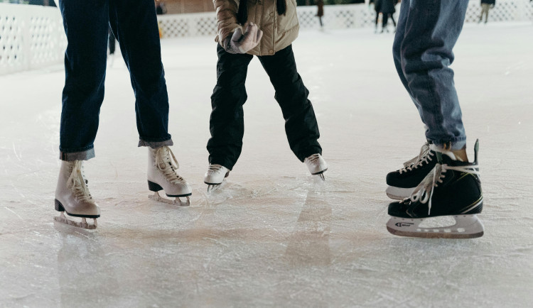 Frýdek-Místek letos poprvé otevře osvětlené venkovní kluziště. Už tuto neděli