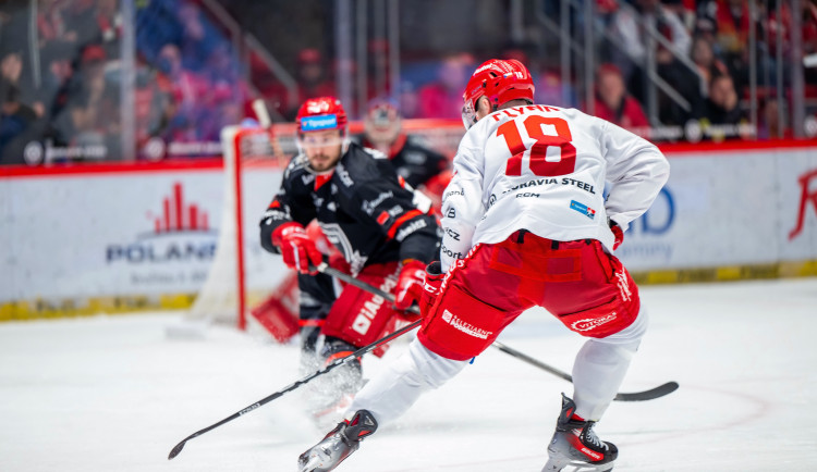 Dohrávka s Hradcem Králové za tři body. Oceláři se posouvají na druhé místo tabulky