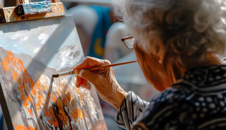 Karlovarský kraj zahajuje 13. ročník oblíbené výtvarné soutěže pro seniory