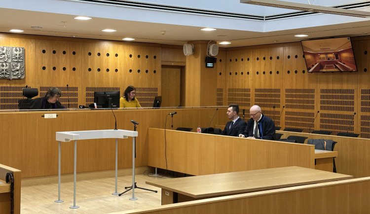 Měl radost z toho, že nás může ponížit. U soudu s řidičem tramvaje vypovídali ukrajinští cestující