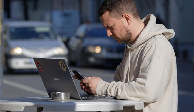 Zmatky kvůli AI. Úřad v Uničově bojuje s chybnými informacemi o poplatku za odpady