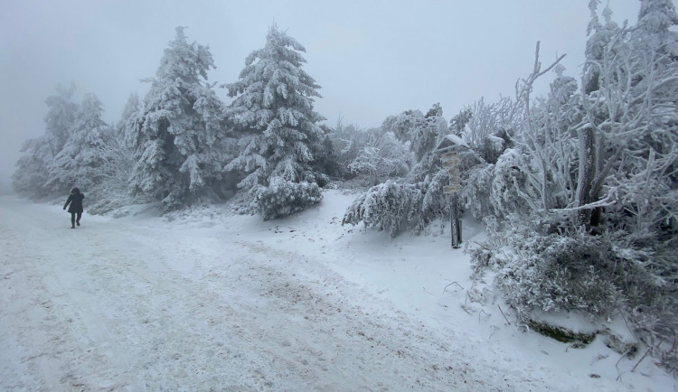 Pozor na omrzliny. Každý rok přivedou k lékaři stovky lidí