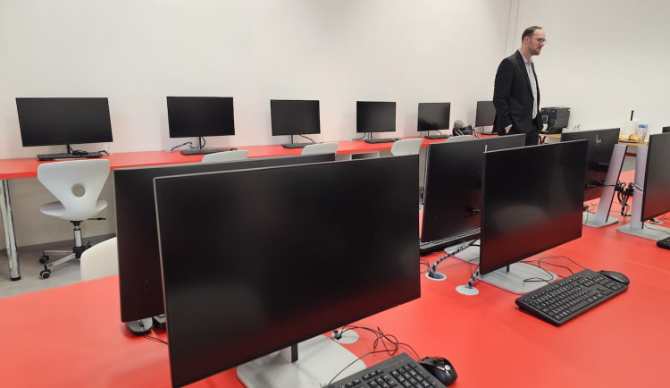 Jak bojovat s kybernetickými hrozbami? Škola vybudovala centrum pro informační bezpečnost